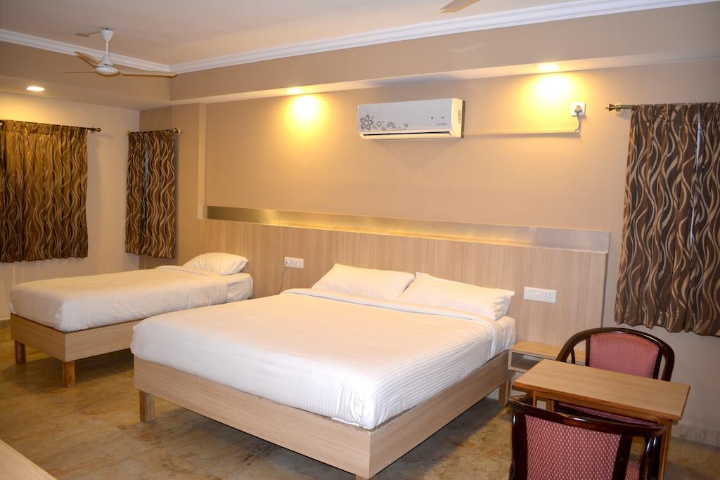 Hotel Royal Opera Bangalore Oda fotoğraf