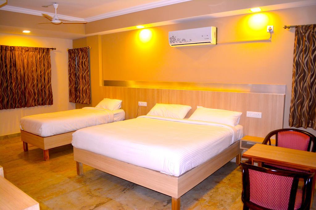 Hotel Royal Opera Bangalore Oda fotoğraf