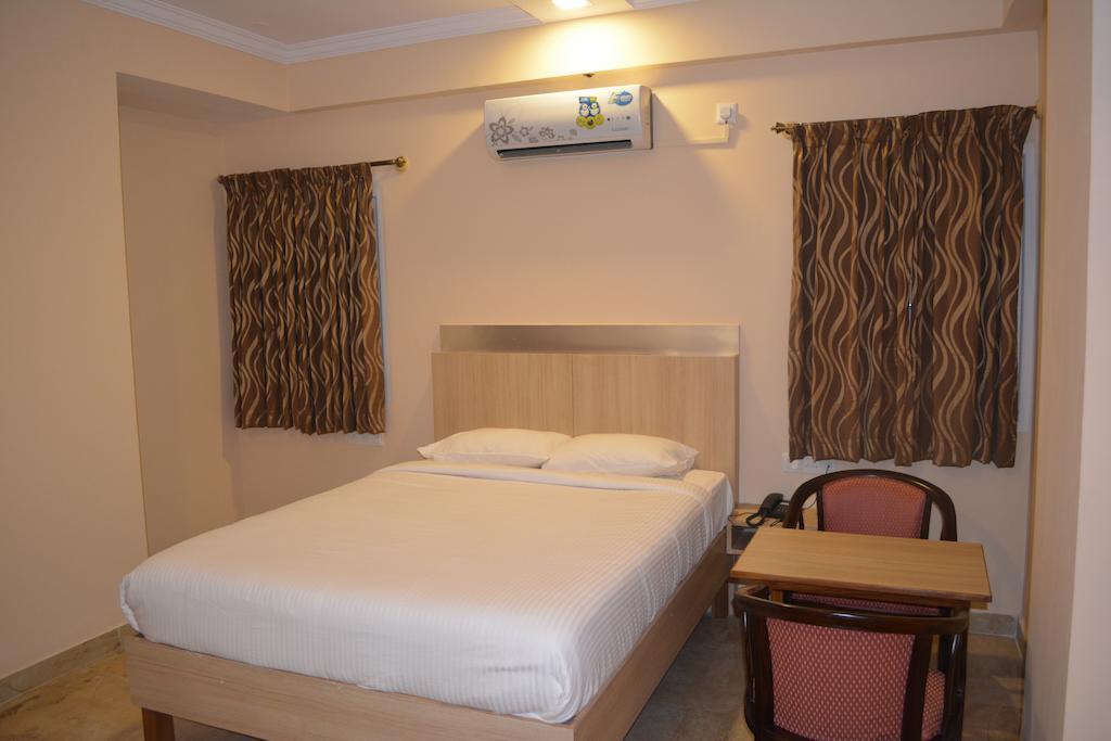 Hotel Royal Opera Bangalore Oda fotoğraf