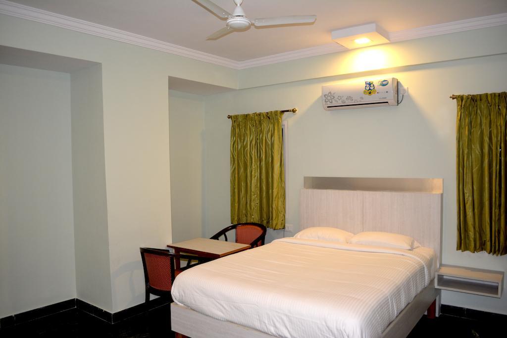 Hotel Royal Opera Bangalore Oda fotoğraf